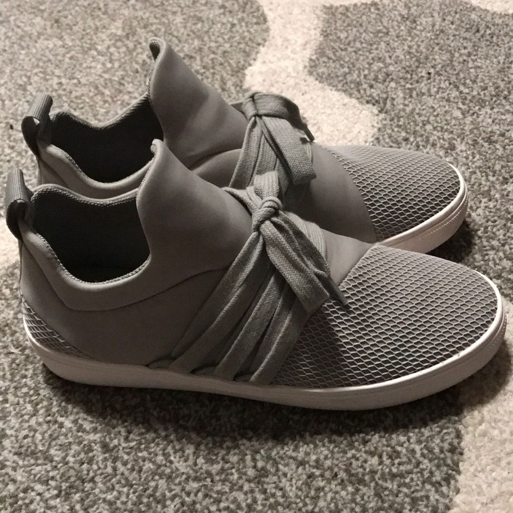 Steve Madden grey sneakers